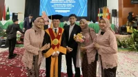 Kisah Inspiratif Guru Besar Sukabumi: Bisnis & Akademik Kisah Inspiratif Guru Besar Sukabumi: Bisnis & Akademik