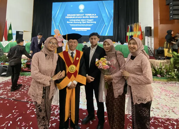 Kisah Inspiratif Guru Besar Sukabumi: Bisnis & Akademik