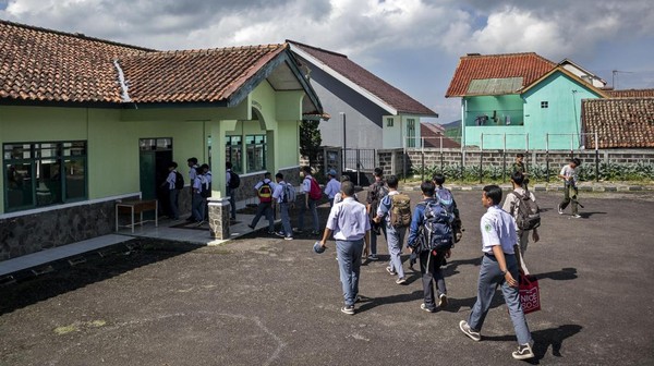 Latihan Keras Karakter Siswa: Pengalaman Militer Lembang