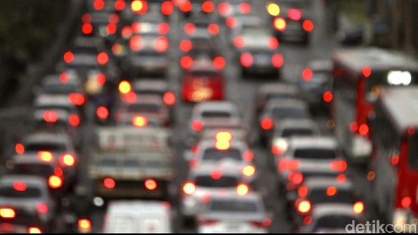 Macet Parah Tol Jakarta Pagi Ini? Cek Update Cililitan-Cawang