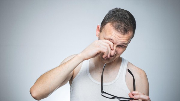Mata Kedutan? Waspada! Tanda Penyakit Serius? Cek Dokter Sekarang