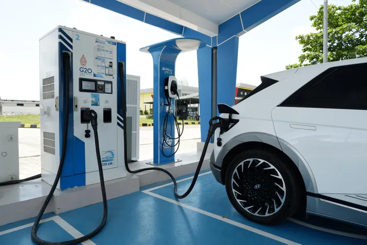 Mudik Nyaman: SPKLU Terdekat, Mobil Listrik Anda Siap!