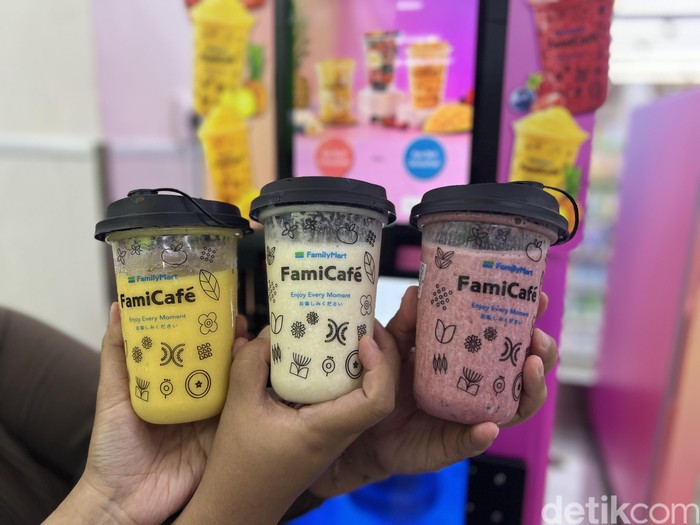 Nikmati Smoothie Mangga-Beri Segar, Mesin Otomatis Minimarket