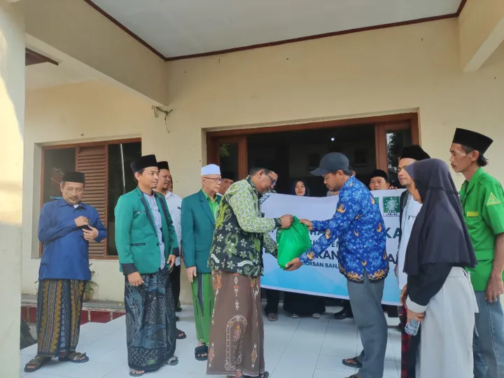 PCNU Majalengka: Bantuan Bencana Banjir Desa Dawuan, Peduli Kemanusiaan