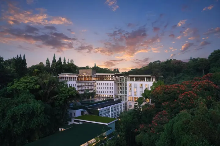 Padma Hotel Bandung Tutup Sementara: Kisah & Visi Masa Depan