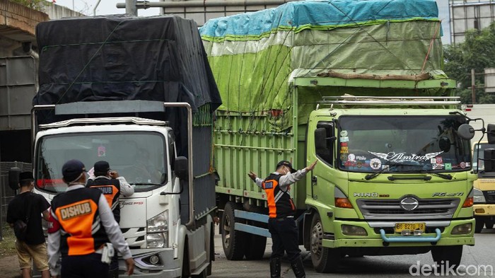 Pemerintah Atur Upah Sopir, Atasi Masalah Truk Obesitas