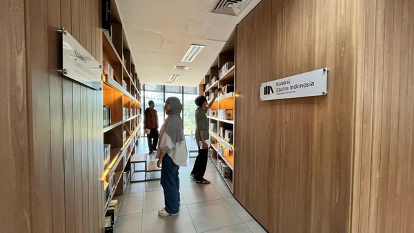 Perpustakaan Kalahkan Mal? Rahasianya Terungkap!
