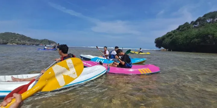 Pesona Pantai Drini Gunungkidul: Tiket Masuk 2025 & Kisah Tragis