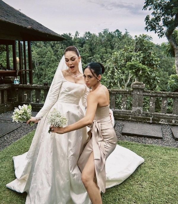 Pesona Taskya Namya: Nikmati Kue & Kopi dengan Elegan