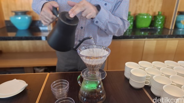 Petualangan Rasa: Lychee Bourbon & Blue Gesha Kolombia