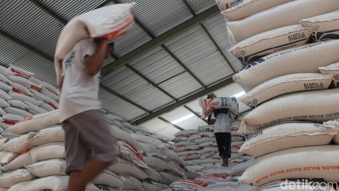 Prabowo Bangun Gudang Darurat? Respons Mengejutkan Bulog Terungkap!