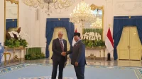 Prabowo Subianto Sambut Hangat Bill Gates di Istana Merdeka Prabowo Subianto Sambut Hangat Bill Gates di Istana Merdeka
