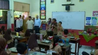 Prabowo & Bill Gates: Makan Siang Sehat Gratis, Heboh Siswa SD Jati Prabowo & Bill Gates: Makan Siang Sehat Gratis, Heboh Siswa SD Jati