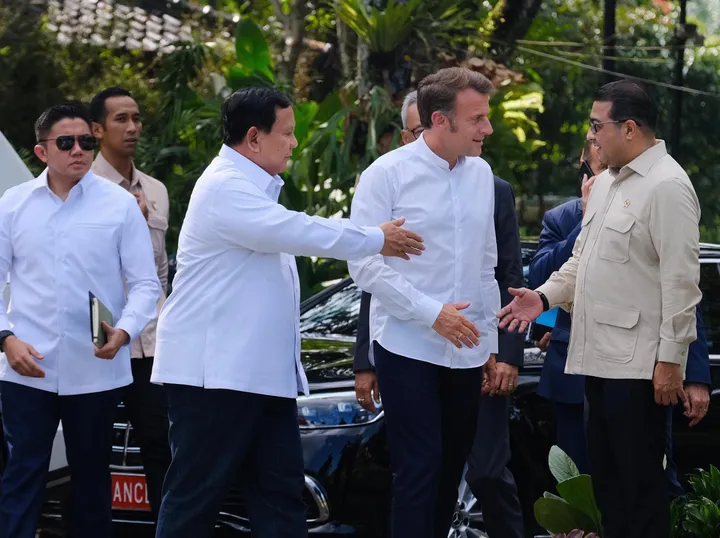 Presiden Macron di Borobudur: Momen Bersejarah Disambut Menteri Ekraf