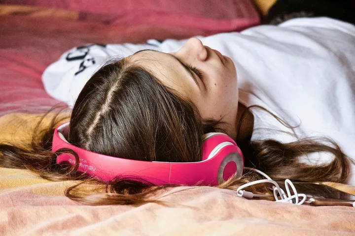 Raih Cuan: Tidur, Gaming, Scroll HP Jadi Pekerjaan