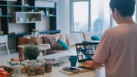 Remote vs Kantor: Karier Awal? Pilih yang Terbaik untukmu!