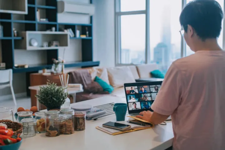 Remote vs Kantor: Karier Awal? Pilih yang Terbaik untukmu!