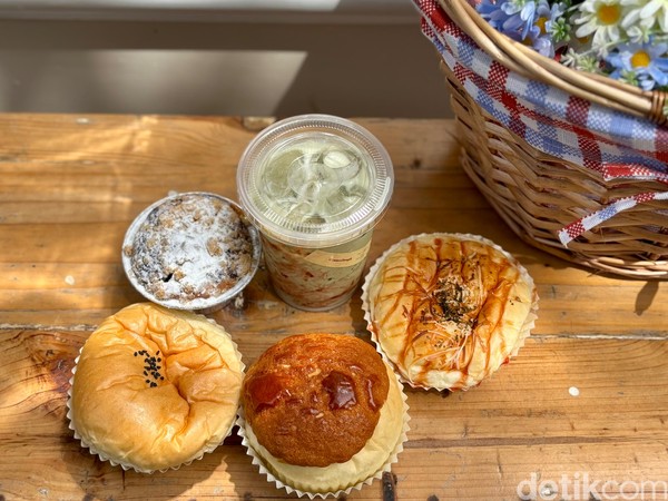 Roti Mochi & Bolo Bun Lembut: Toko Jendela Mungil