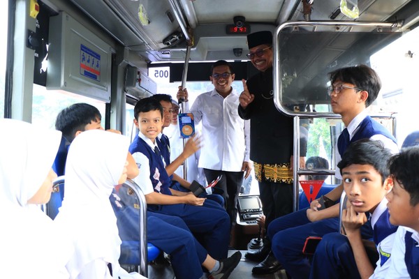 Sekolah Gratis Tangerang: Angkutan Pelajar Resmi Diluncurkan Pemkot