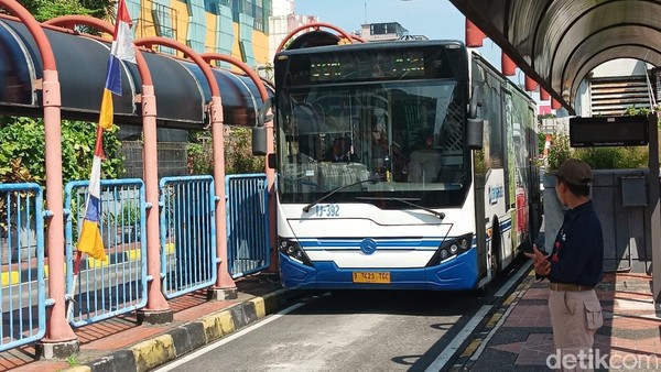 Sensasi TransJakarta: Petualangan Naik-Turun Jalan Tol