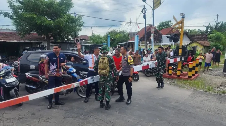 Tragedi Kereta Api Magetan: 4 Tewas, Kelalaian Petugas?