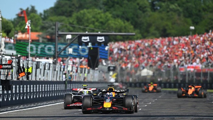 Verstappen Dominasi F1 Emilia Romagna, Kalahkan Duo McLaren Hebat