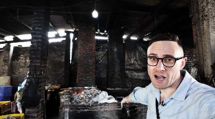 Youtuber Asing Bongkar Rahasia Produsen Tahu Pakai Plastik