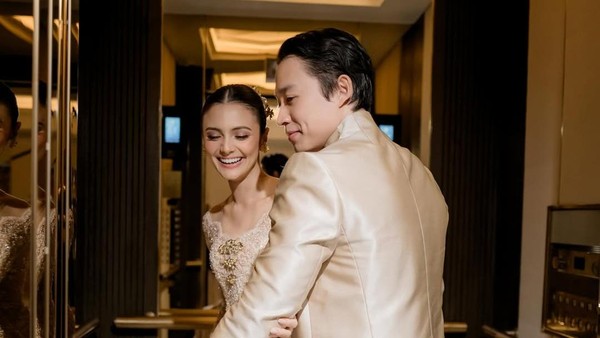 Amanda Rawles & Adriel Susanteo: Resepsi Romantis, Lesung Pipi Menawan