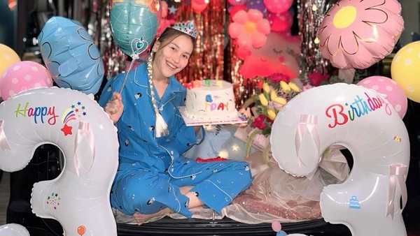 Ayu Ting Ting Ulang Tahun: Kado Mewah dari Keluarga!