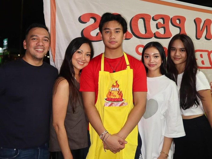 Inspirasi Luar Biasa: Anak Nola B3 Jual Sate Sukses Tanpa Modal