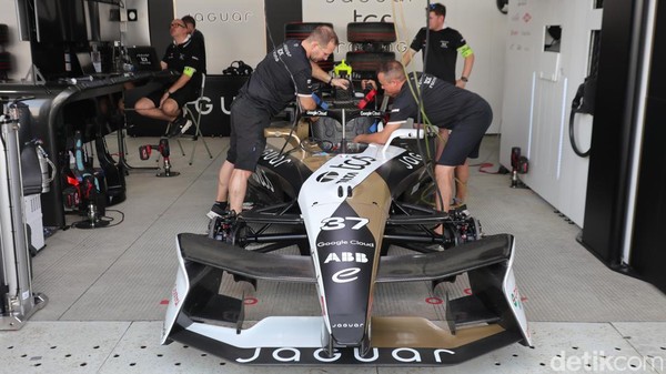 Jelajahi Garasi Jaguar TCS Racing: Formula E Jakarta