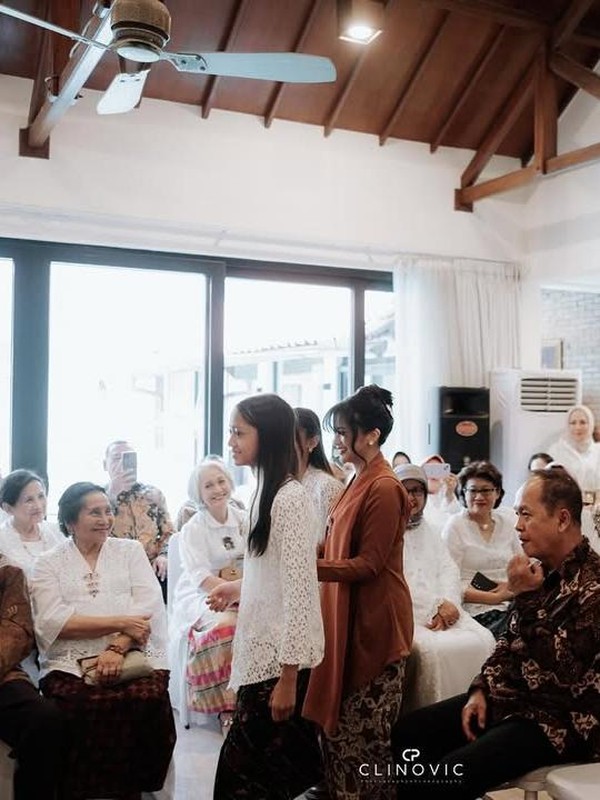 Lamaran Siti Adira Kania: Ikut Bahagia Bersama Ikke & Aldi