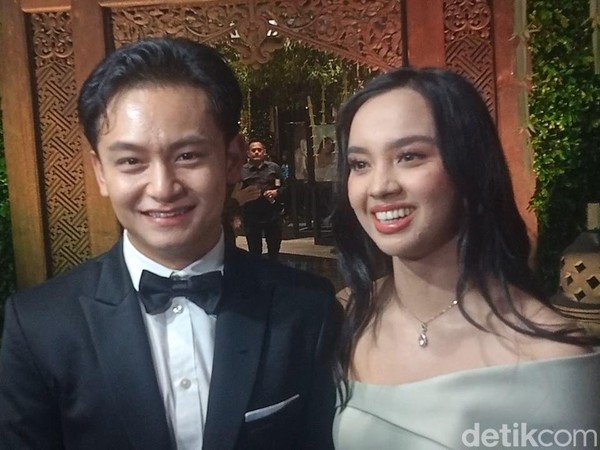 Lyodra Randy Martin: Kisah Cinta Terungkap, Bikin Baper!