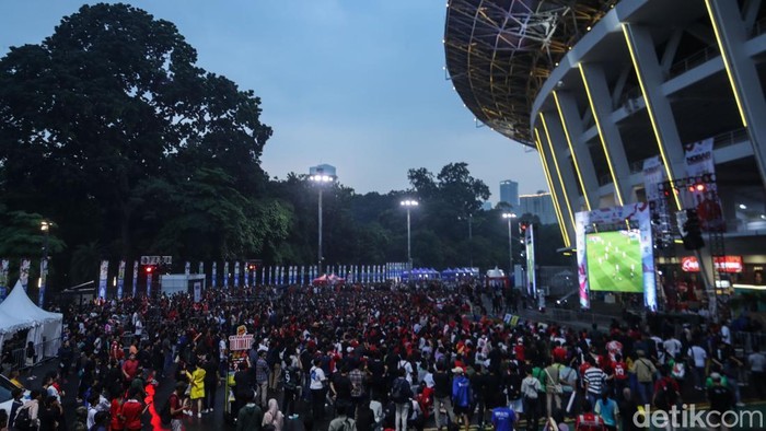 Semangat Garuda! aksi suporter Timnas Indonesia di GBK
